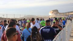 Afición intenta ingresar al Estadio Mazatlán para el juego contra Monterrey.