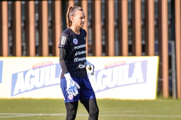 La Roja Femenina realizó su tercer día de entrenamientos en la cancha del Colegio Colombo Británico de Cali. En la primera jornada del Grupo A tendrá descanso.