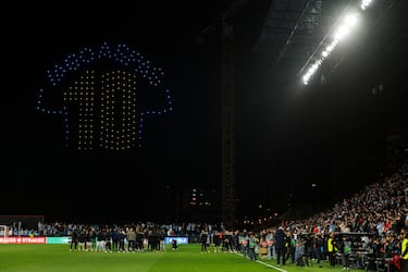 El Celta rinde tributo a Iago Aspas en el encuentro contra el Niza de la Europa League. Un espectáculo de drónes celebra su record histórico de 534 partidos con el club celeste.