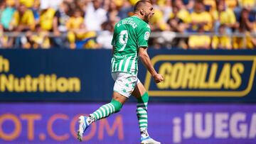 Borja Iglesias celebra un gol ante el Cádiz.