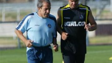 Victor Muñoz entrenando junto a Cosmin Contra