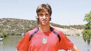 <b>RAPIDEZ EN LA BANDA. </b>Juan Valera, la joya de la cantera del Murcia, cuenta para Bianchi en este Atlético.