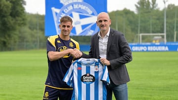 Iv¨¢n Barbero fue presentado como nuevo jugador del Deportivo.