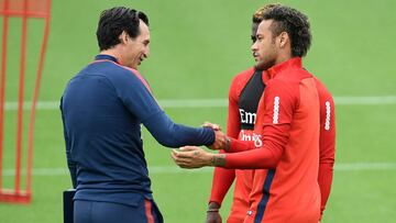 Unai Emery y Neymar, durante un entrenamiento del PSG.
