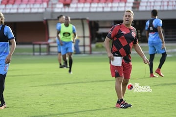 Pablo Garabello abandonó la dirección técnica del Cúcuta por los malos resultado. Guillermo Sanguinetti fue el encargado de reemplazarlo. 