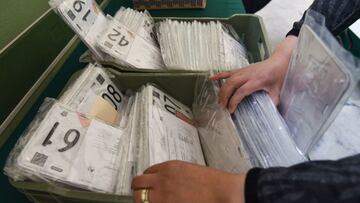 ¿Qué autos del Edomex realizan el reemplacamiento en agosto?: así es el calendario completo del 2024