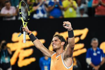 Gigante Nadal: borra a Tsitsipas y jugar¨¢ su 5? final en Australia