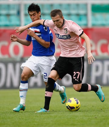 Con la camiseta rosa, el esloveno resaltó frente a una Fiorentina impresionada por su talento que no dudo en ficharlo en el 2013.