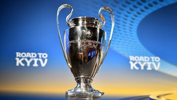 El trofeo de campeón de la UEFA Champions League.