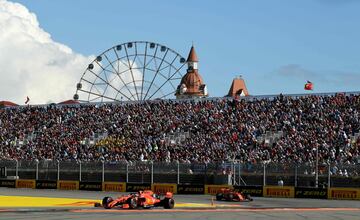 Sebastian Vettel salió desde la pole y aguantó su posición en la salida seguido de su compañero, el monegasco Charles Leclerc.