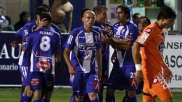 <b>TRIUNFO MERECIDO. </b>Los jugadores del Alcoyano celebran el gol anotado por Ayoze en su propia puerta.