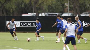 11/09/18
 VALENCIA CF
 ENTRENAMIENTO VESPERTINO
 VEZO
 KANGIN LEE
 
 