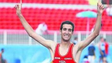 <b>ORO EN 1.500. </b>David Bustos saborea su victoria en Novi Sad.