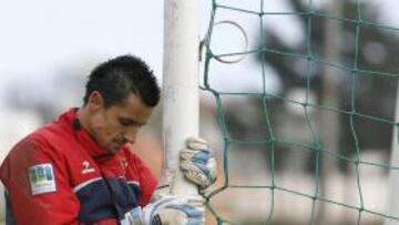 <b>BAJA. </b>Roberto medita sobre su ausencia durante el entrenamiento.