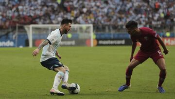 Argentina&#039;s Lionel Messi, left, fights for the ball with Qatar&#039;s Tarek Salman during a Copa America Group B soccer match at Arena do Gremio in Porto Alegre, Brazil, Sunday, June 23, 2019. (AP Photo/Silvia Izquierdo)