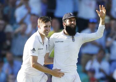Shafiq and Khan hit 100s to put Pakistan in control at the Oval