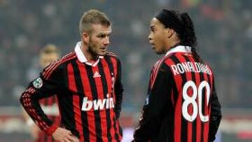 <b>COMPAÑEROS. </b>Beckham y Ronaldinho jugaron juntos en el Milán.