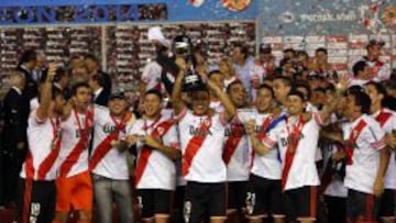 Los jugadores de River celebran la Copa Sudamericana