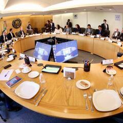 Yon De Luisa y Mikel Arriola se reunieron con diputados