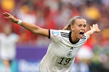 1-0. Klara Bühl celebra el primer gol.