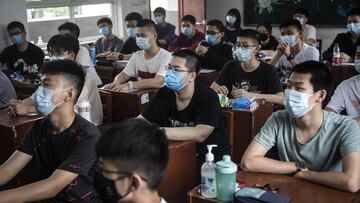 WUHAN, CHINA - MAY 06: (CHINA OUT) Senior students attend a class in a high school in Wuhan on May 6, 2020 in Wuhan, Hubei Province, China.Senior students in 121 high and vocational schools returned to campus on Wednesday in Wuhan City. These schools have