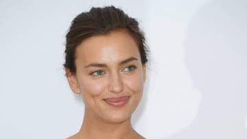 Irina Shayk a su llegada en la Gala amfAR del Festival de Cannes 2017