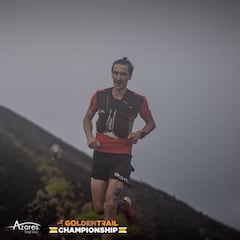 Przedwojewski y Mathys triunfan en la bruma y ganan un épico Golden Trail Championship