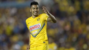 En busca del bicampeonato, el argentino firmó con el América pero en el Clausura 2014 no pudo destacar con el equipo; por lo que fue prestado a Leones Negros.