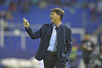 Multicampeón defendiendo la portería de Toluca, ahora busca seguir sumando títulos como entrenador de Los Diablos Rojos. Tras un fugaz debut con Coras, recibió la oportunidad en Toluca y los tiene en 4° lugar este Clausura 2017. 