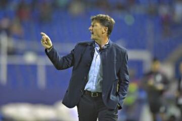 Multicampeón defendiendo la portería de Toluca, ahora busca seguir sumando títulos como entrenador de Los Diablos Rojos. Tras un fugaz debut con Coras, recibió la oportunidad en Toluca y los tiene en 4° lugar este Clausura 2017.