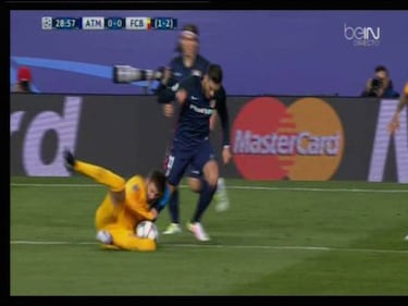 Atlético claimed a penalty for a Piqué handball