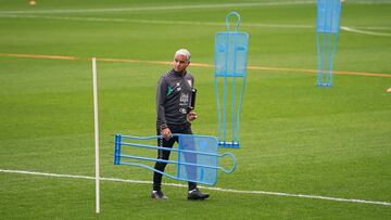 Sergio Pellicer preparando el entrenamiento-