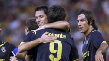 <b>MUY DE CARA. </b>Los amarillos, ayer de azul oscuro, encarrilaron la eliminatoria ante el Breda, que se la jugará la semana que viene en El Madrigal.