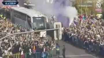 Pasan los años e impresiona como el primer día: la llegada del bus del Madrid