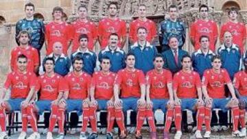 <b>FOTO OFICIAL DE LA PLANTILLA</b>. El equipo se realizó la foto oficial de esta temporada en la Iglesia Románica de Santo Domingo, en Soria.