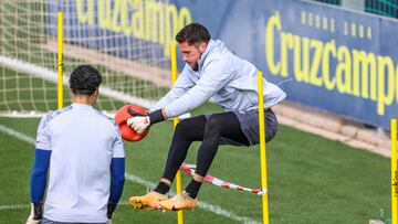 Ledesma, en un entrenamiento con el Cádiz.