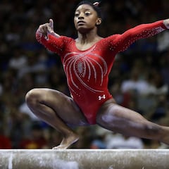 Simone Biles narra su
peripecia en 'Sin miedo a volar'
