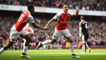 Arsenal golea con brillante actuación de Alexis Sánchez