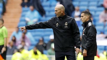 Zinedine Zidane durante el partido entre Real Madrid y Levante por LaLiga.