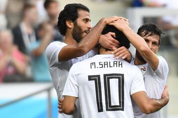 La selección egipcia celebra el gol de Salah.