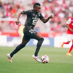 Carlos Gómez debuta oficialmente con el Stade Rennes