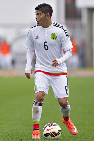 Recibió el Balón de Plata en el Mundial Sub-17 de México 2011, torneo en el que resultó campeón. Su talento levantó miradas de Chivas, pero Tigres lo mantuvo en su plantel. Emigró en 2014 al Villarreal B de la Segunda División B de España por un año y no logró consolidarse. Se mantuvo relegado en Tigres y hasta el más reciente Draft, fue cedido al Atlético de San Luis.