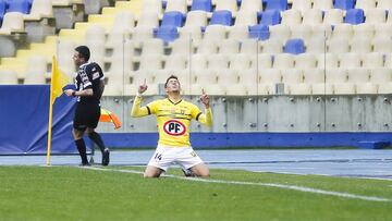Futbol, Universidad de Concepcion vs Union La Calera
Decima fecha, primera rueda, campeonato nacional 2020
El jugador de Universidad de Concepcion, Antonio Ramirez, derecha, celebra con sus companeros su gol contra Union La Calera durante el partido de primera division en el estadio Ester Roa de Concepcion, Chile.
08/09/2020
Esteban Drake/Photosport
Football, Universidad de Concepcion vs Union La Calera
10th date, first round, 2020 National Championship
Universidad de Concepcion player Antonio Ramirez, right, celebrates with teammates after scoring against Union La Calera during the first division match held at Ester Roa stadium in Concepcion, Chile.
08/09/2020
Esteban Drake/Photosport