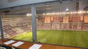 <b>PASARÁN. </b>Cabina de radio vacía en Zorrilla durante un partido la temporada pasada.
