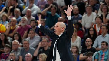 Joan Peñarroya, durante el partido de la Euroliga de baloncesto entre el FC Barcelona y Baskonia en el Palau Blaugrana.