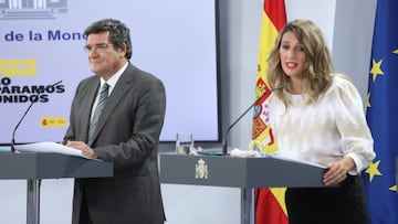 El ministro de Seguridad Social y Migraciones, Jos&eacute; Luis Escriv&aacute;, y la ministra Trabajo y Econom&iacute;a Social, Yolanda D&iacute;az, comparecen en rueda de prensa posterior al Consejo de Ministro celebrado en Moncloa, en Madrid (Espa&ntild