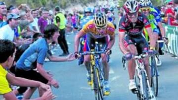 <b>GRAN PELEA. </b>En las durísimas rampas del Xorret de Catí se libró la batalla entre Valverde, Evans y Basso. Allí hubo tablas, pero las bonificaciones decidieron.