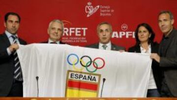 Albert Costa, Jos&eacute; Luis Esca&ntilde;uela, Alejandro Blanco, Conchita Marrt&iacute;nez y &Aacute;lex Corretja, en el acto de apoyo del tenis espa&ntilde;ol a la candidatura ol&iacute;mpica de Madrid 2020.