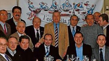 <b>FOTO DE FAMILIA. </b>Cada mes, la gente de L'Escudella Perica encuentra un motivo especial para comer bien y repasar la actualidad del Espanyol.