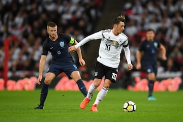 Özil es Campeón del Mundo con Alemania en Brasil 2014, pero el atacante también pudo defender los colores de la selección de Turquía, tierra de donde son la mayor parte de sus familiares.